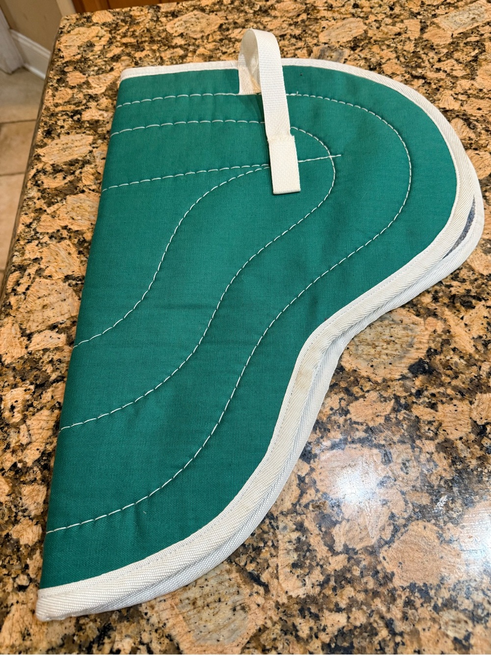 Equestrian PONY English shaped Green Quilted White Trim Saddle pad - never used